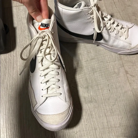 Nike White and Black Ankle Boots - Picture 3 of 3